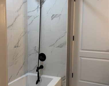5828 Sandy Pointe Drive - Photo Thumbnail 27