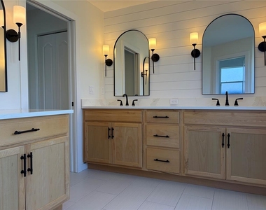 5828 Sandy Pointe Drive - Photo Thumbnail 38
