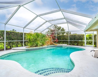 5828 Sandy Pointe Drive - Photo Thumbnail 15