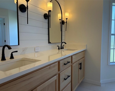 5828 Sandy Pointe Drive - Photo Thumbnail 37