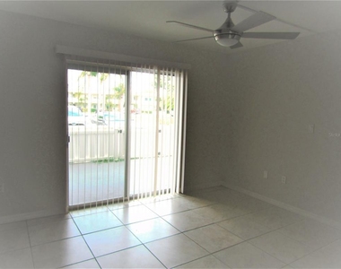 7304 W Country Club Drive N - Photo Thumbnail 11