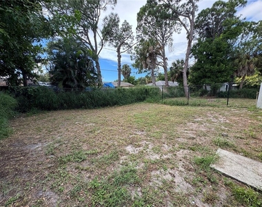 312 60th Avenue Drive W - Photo Thumbnail 2