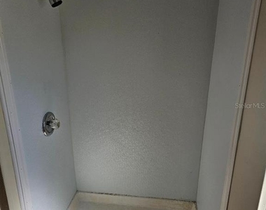 711 51st Avenue Plaza W - Photo Thumbnail 8