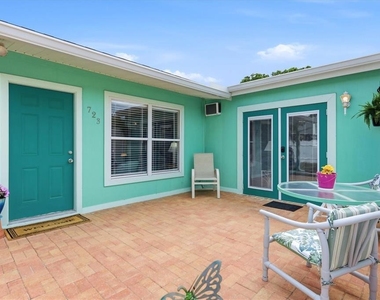 723 S Brink Avenue - Photo Thumbnail 2