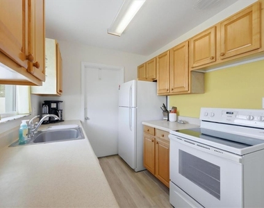 723 S Brink Avenue - Photo Thumbnail 9