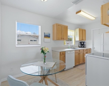 723 S Brink Avenue - Photo Thumbnail 7
