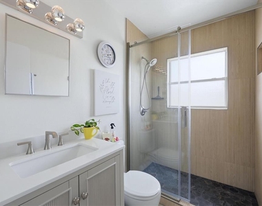 723 S Brink Avenue - Photo Thumbnail 15