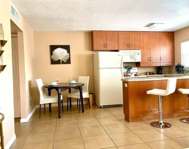 2050 Arlington St - Photo Thumbnail 1