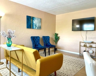 2050 Arlington St - Photo Thumbnail 3