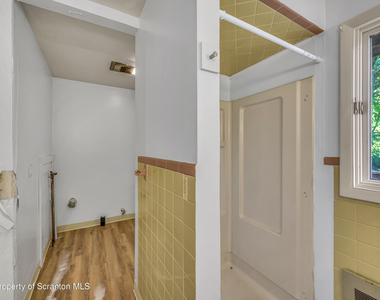 105 Spring Street W - Photo Thumbnail 17