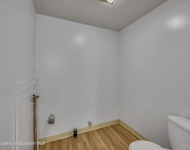 105 Spring Street W - Photo Thumbnail 16