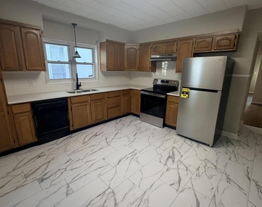 626 N Main Avenue - Photo Thumbnail 8