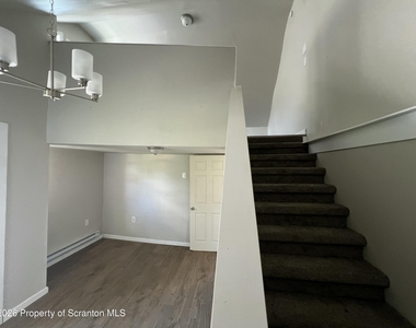 610 Ferdinand Street - Photo Thumbnail 4
