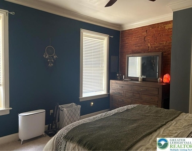21 E North Street - Photo Thumbnail 19