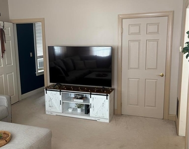 21 E North Street - Photo Thumbnail 16