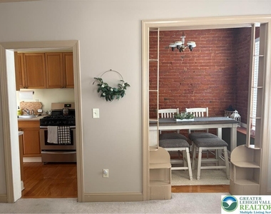 21 E North Street - Photo Thumbnail 12