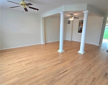 3550 Penfield Way - Photo Thumbnail 9