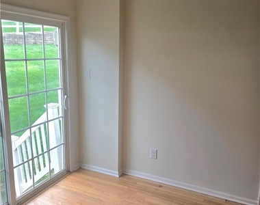 3550 Penfield Way - Photo Thumbnail 4
