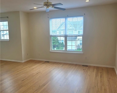 3550 Penfield Way - Photo Thumbnail 6