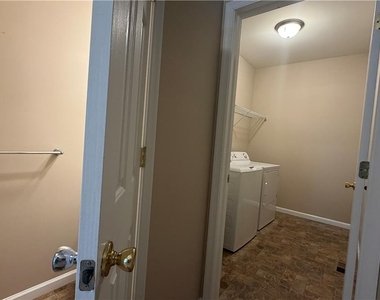 2288 Creekside Drive - Photo Thumbnail 10