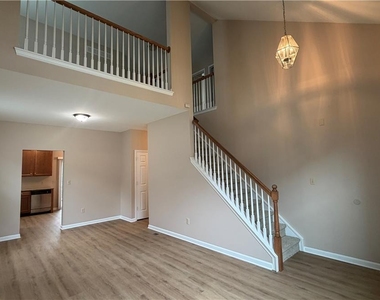 2288 Creekside Drive - Photo Thumbnail 3