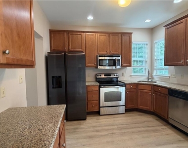 2288 Creekside Drive - Photo Thumbnail 7