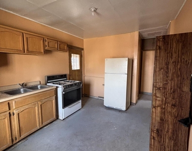 4000 1/2 Sacramento Avenue - Photo Thumbnail 8
