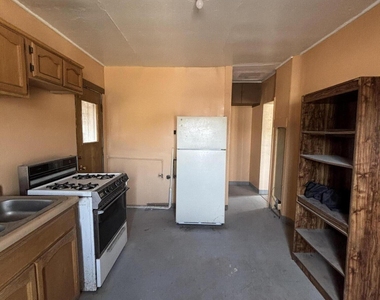 4000 1/2 Sacramento Avenue - Photo Thumbnail 10