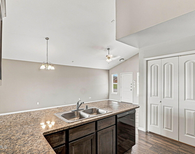 2100 Tim Foster Street - Photo Thumbnail 12