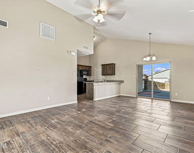 2100 Tim Foster Street - Photo Thumbnail 5