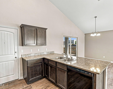 2100 Tim Foster Street - Photo Thumbnail 11