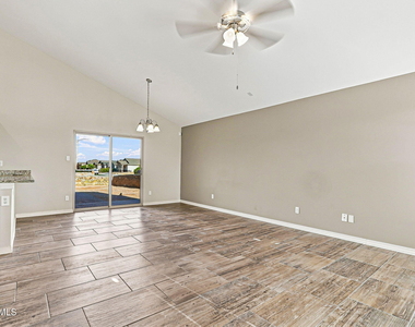 2100 Tim Foster Street - Photo Thumbnail 4