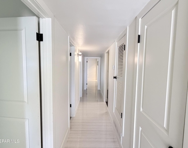 8500 Edgemere Boulevard - Photo Thumbnail 10