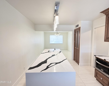 8500 Edgemere Boulevard - Photo Thumbnail 14