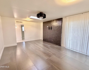 8500 Edgemere Boulevard - Photo Thumbnail 8
