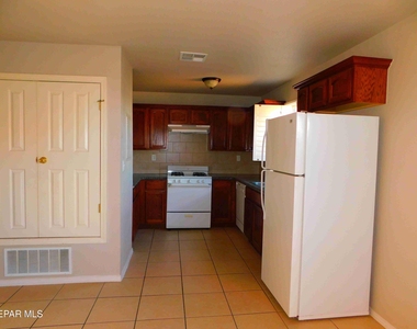 10021 Railroad Drive - Photo Thumbnail 12