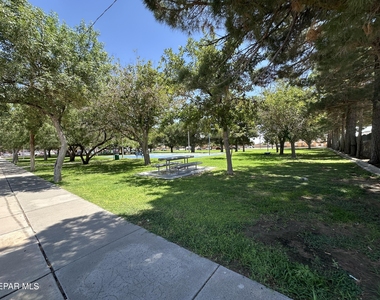8920 Kenneth Street - Photo Thumbnail 20