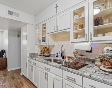 10713 Eagle Pass Lane - Photo Thumbnail 8