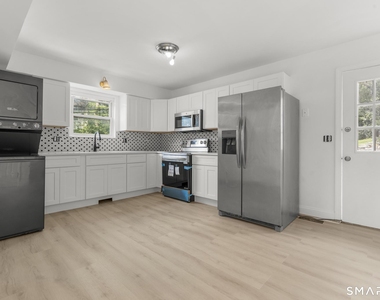 6-6 Van Buskirk Avenue - Photo Thumbnail 4