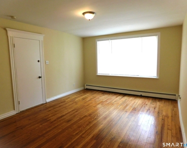 129 Kent Avenue - Photo Thumbnail 4