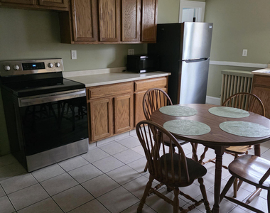 105 Windsor Street - Photo Thumbnail 7