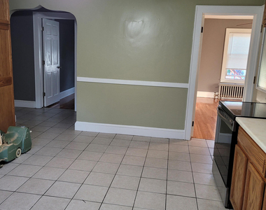 105 Windsor Street - Photo Thumbnail 2