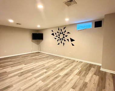 255 Pine Rock Avenue - Photo Thumbnail 6