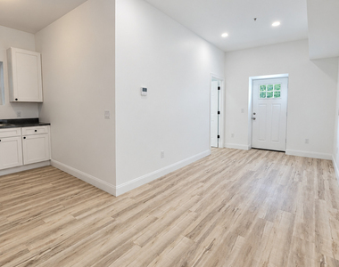 170 Pearl Street - Photo Thumbnail 2