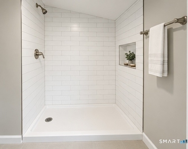 206 Jefferson Street - Photo Thumbnail 6