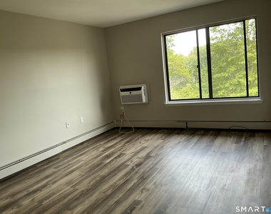 2315 Cromwell Hills Drive - Photo Thumbnail 15