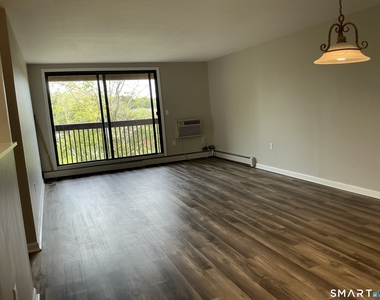 2315 Cromwell Hills Drive - Photo Thumbnail 7