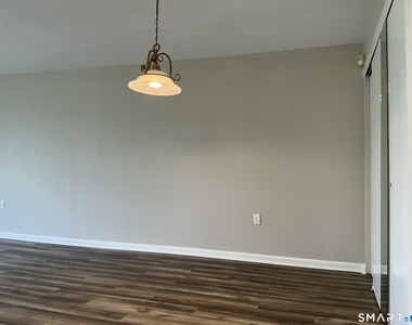 2315 Cromwell Hills Drive - Photo Thumbnail 6