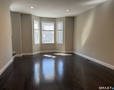 39 Eden Avenue - Photo Thumbnail 6