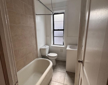 40 Sanford Place - Photo Thumbnail 8